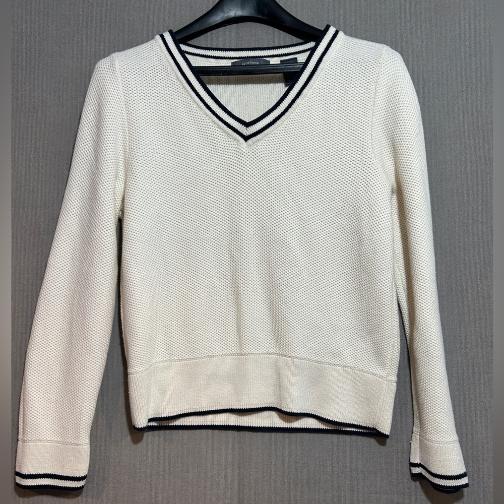Liz Clairborn sweater size L petite.